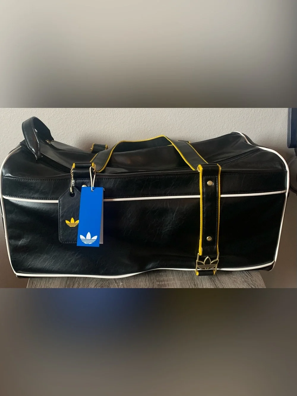 Adidas Originals Premium Weekender Bag Black & Yellow KE2330.  NWT